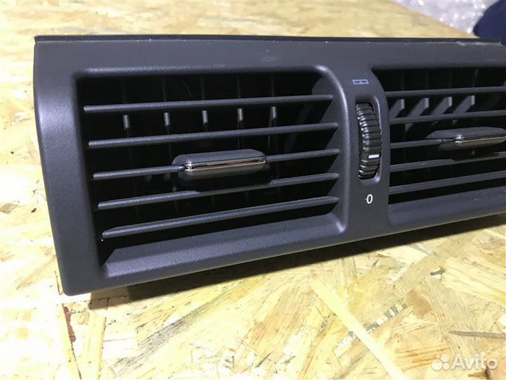 Дефлектор воздушный передний Mercedes-Benz E-Class