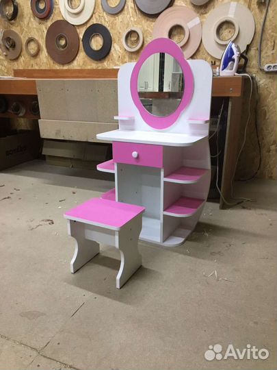 Столик для девочки
