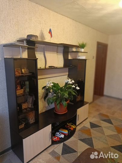 Полка для телевизора