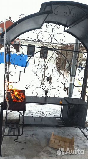 Мангал с крышей
