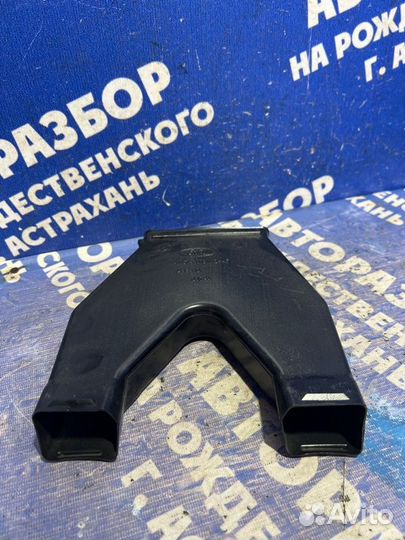 Воздуховод Ford Focus 3 седан 2013