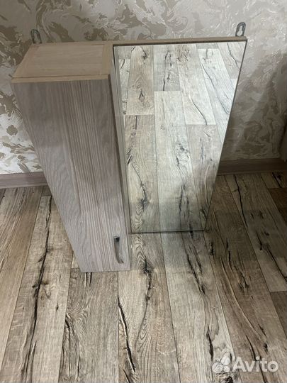 Зеркало с полочками для ванной