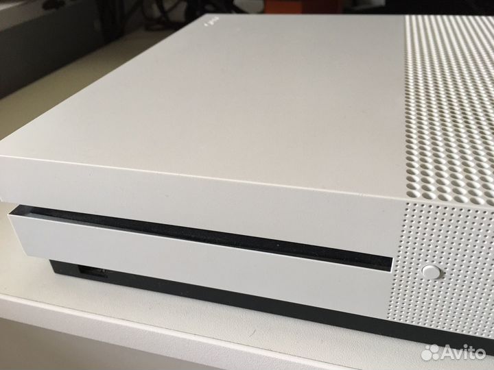 Xbox One S 1TB с Дисководом