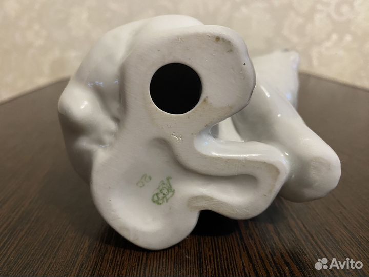 Фарфоровая статуэтка СССР лфз белый медвежонок