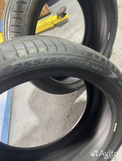 Pirelli P Zero PZ4 255/35 R19