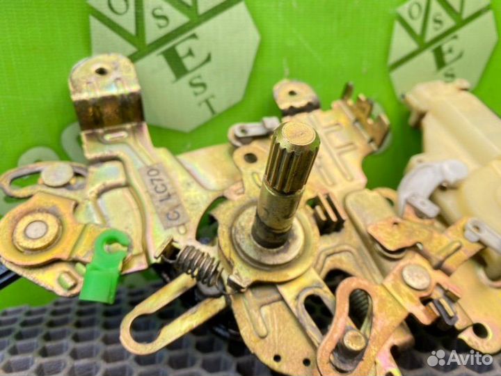 Замок двери задний левый Mazda Mpv LW5W GY-DE 2.5