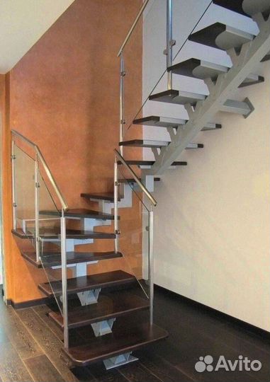Лестница прямая на металлокаркасе