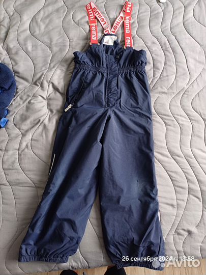 Полукомбинезон Reima 128 и шапка-шлем