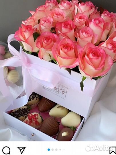 Клубника в шоколаде с цветами подарок любимой