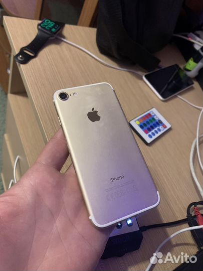 Телефон iPhone 7
