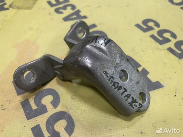 Петля двери задняя левая нижняя Kia Sportage 2