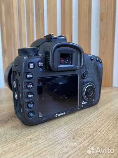 Зеркальный фотоаппарат canon 7d