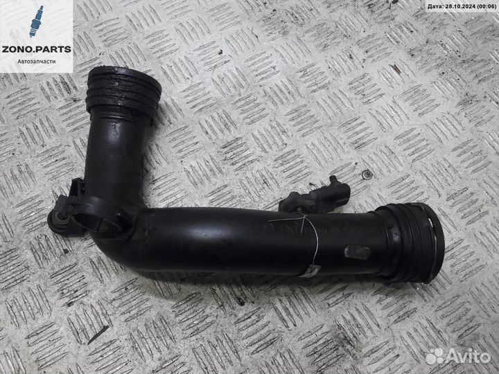 Патрубок интеркулера 1k0145770d на Volkswagen Touran