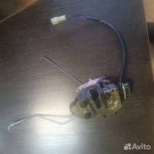 Замок передней левой двери kia shuma 1