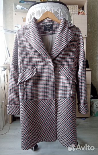 Демисезонное женское пальто 40
