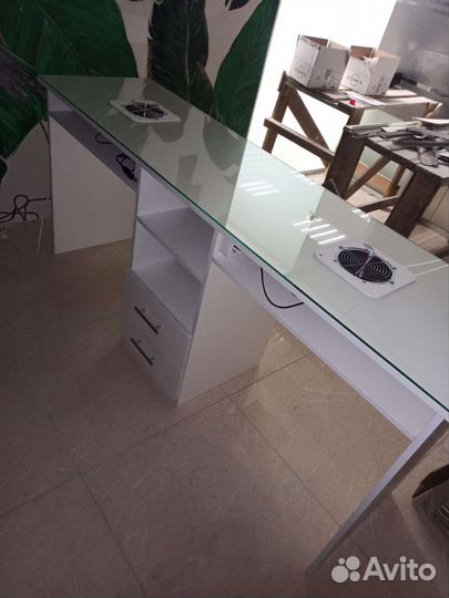 Маникюрный стол угловой