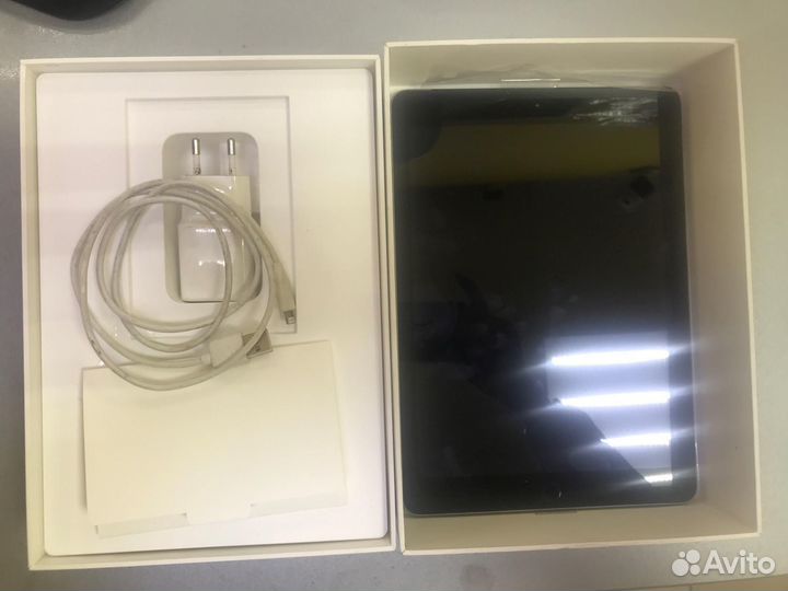 Планшет apple iPad 5 2017 32GB Wi-Fi + Cellular