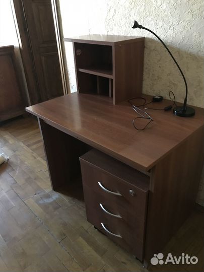 Письменный стол для школьника
