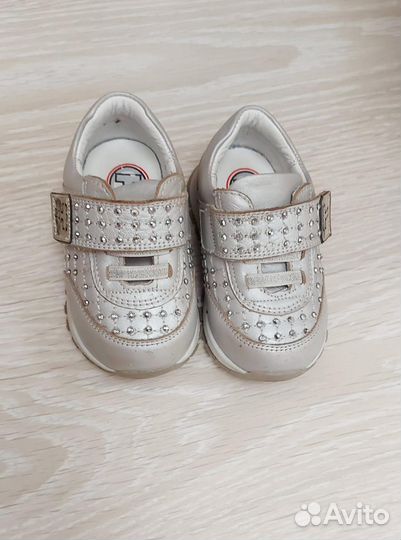 Кроссовки для девочки 24 размер