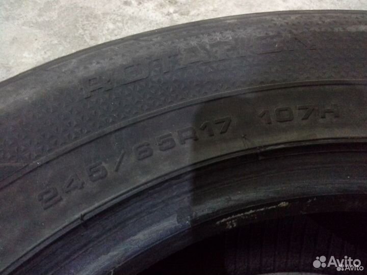 Goodyear UltraGrip 245/65 R17