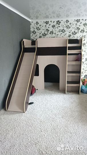 Детская кровать с горкой