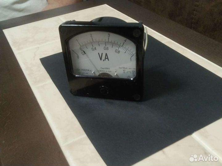 Вольтметр М4204