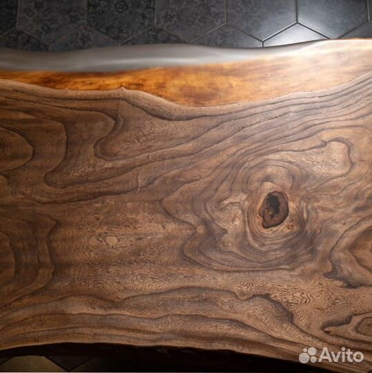 Стол дизайнерский из массива дерева