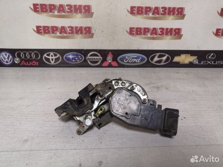 Замок двери задний правый Toyota Corolla AE110