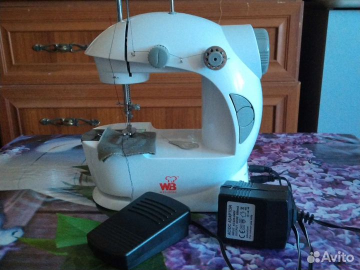 Мини швейная машинка