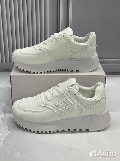 Кроссовки женские