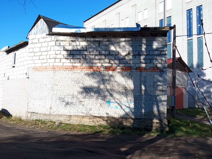 Гараж, > 30 м²