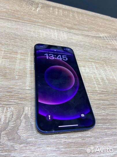 Телефон iPhone 12