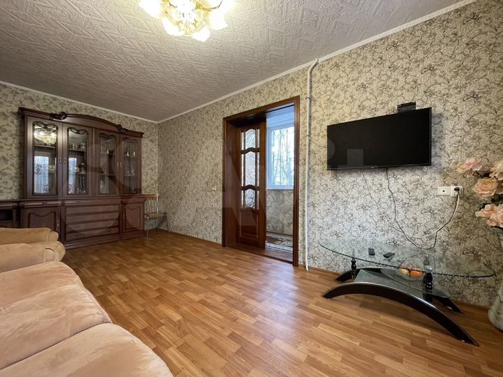 2-к. квартира, 57 м², 1/9 эт.