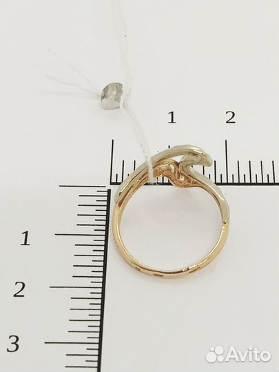 Кольцо с синтетическим камнем Золото