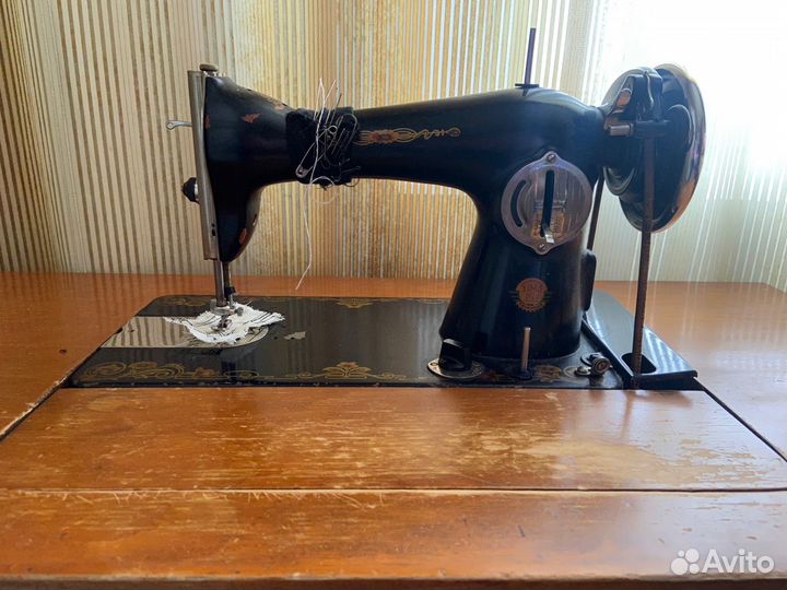 Продам швейную машинку
