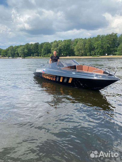 Катер с мотором