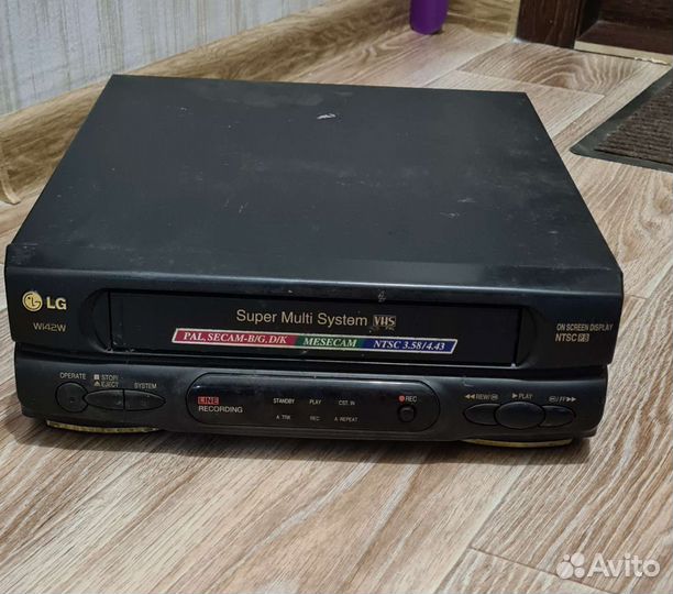 Видеомагнитофон LG