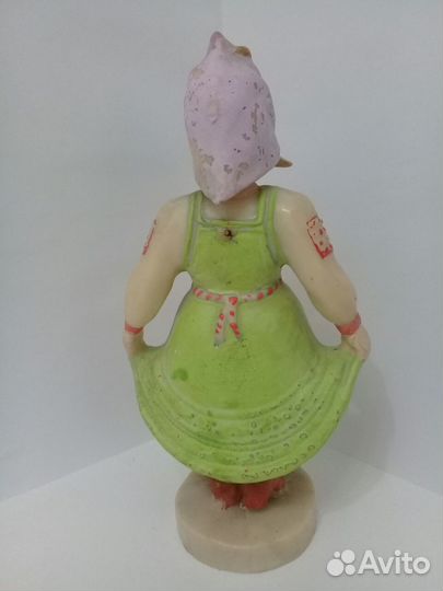 Кукла из твердой пластмассы