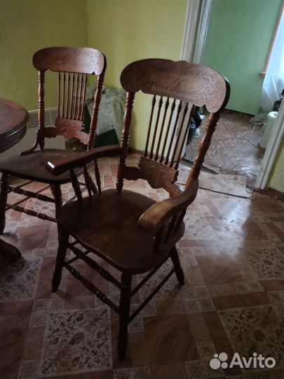 Кухонный стол и стулья