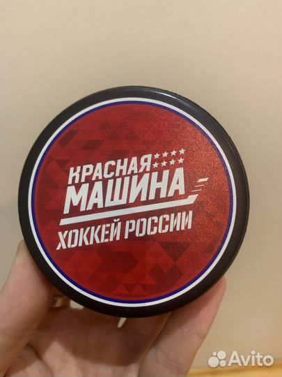 Шайба хоккейная красная машина