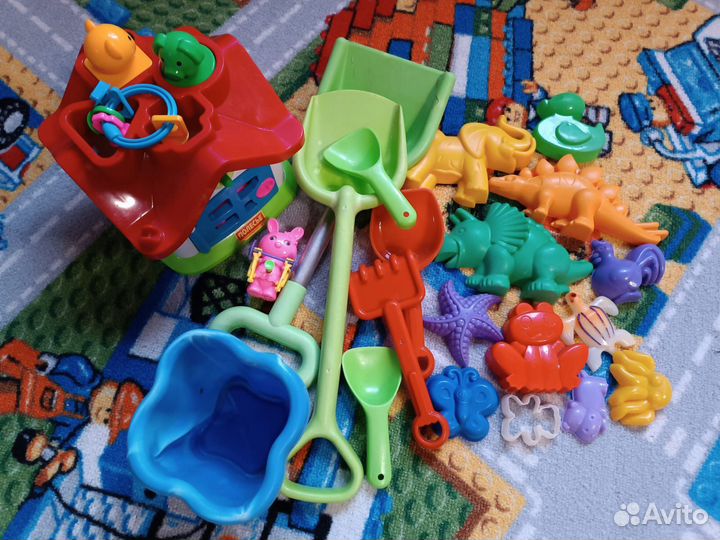 Домик сортер для малышей и игрушки пакетом