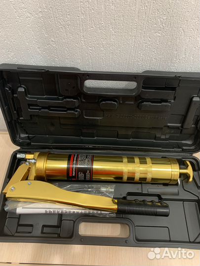 Шприц для смазки под тубу