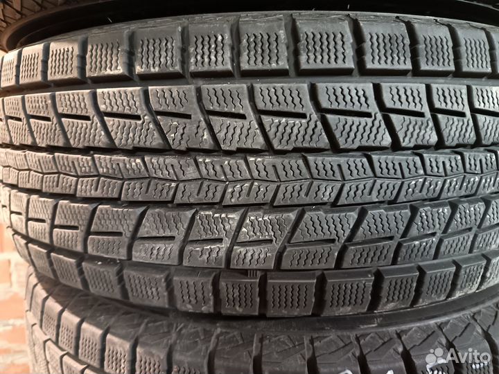 Dunlop Winter Maxx SJ8 215/65 R16