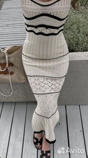Платье летнее вязаное бежевое