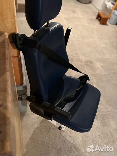 Сиденье поворотное откидное