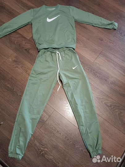 Костюм спортивный