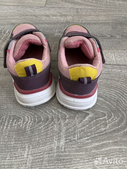 Кроссовки для девочки 22 размер