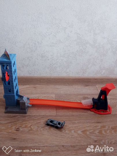 Hot wheels трек + машинка