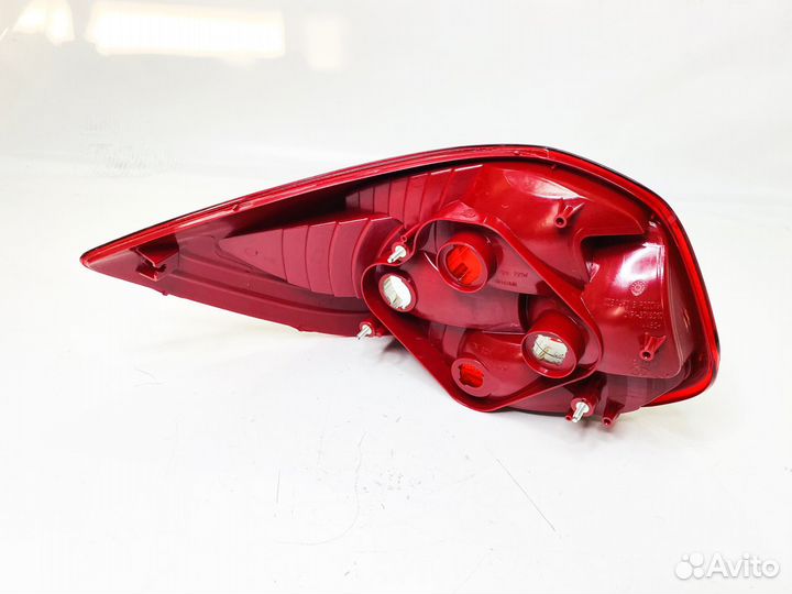 Фонарь Гранта Ваз 2191 лифтбек оригинал правый