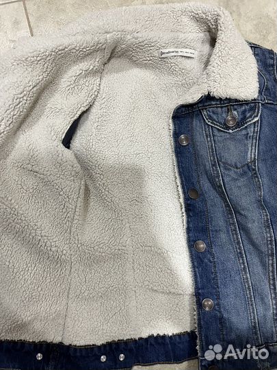 Джинсовая куртка stradivarius с мехом